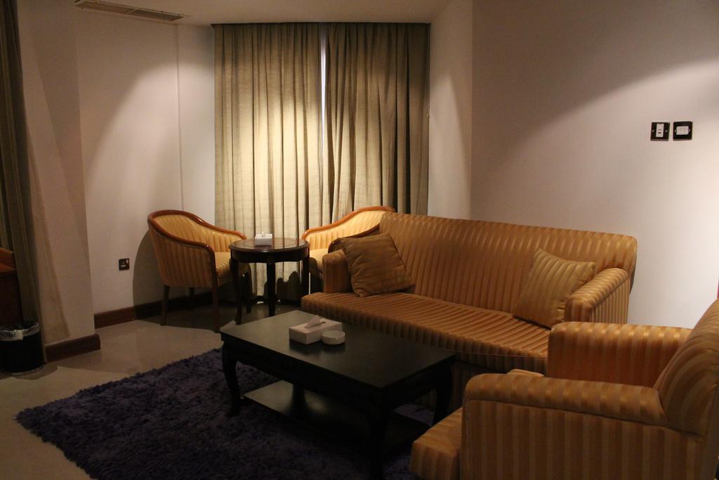 Riviera Hotel Манама Экстерьер фото